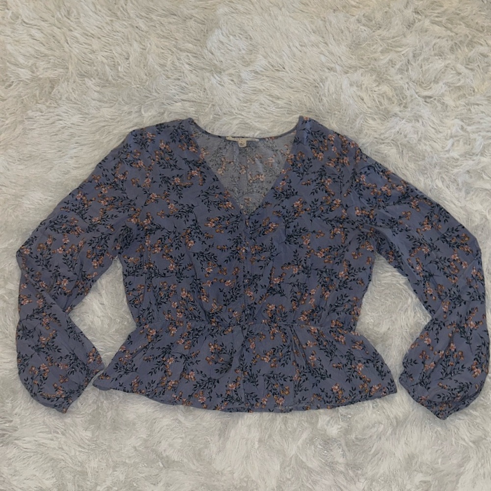Cute Blue floral blouse💙🌼